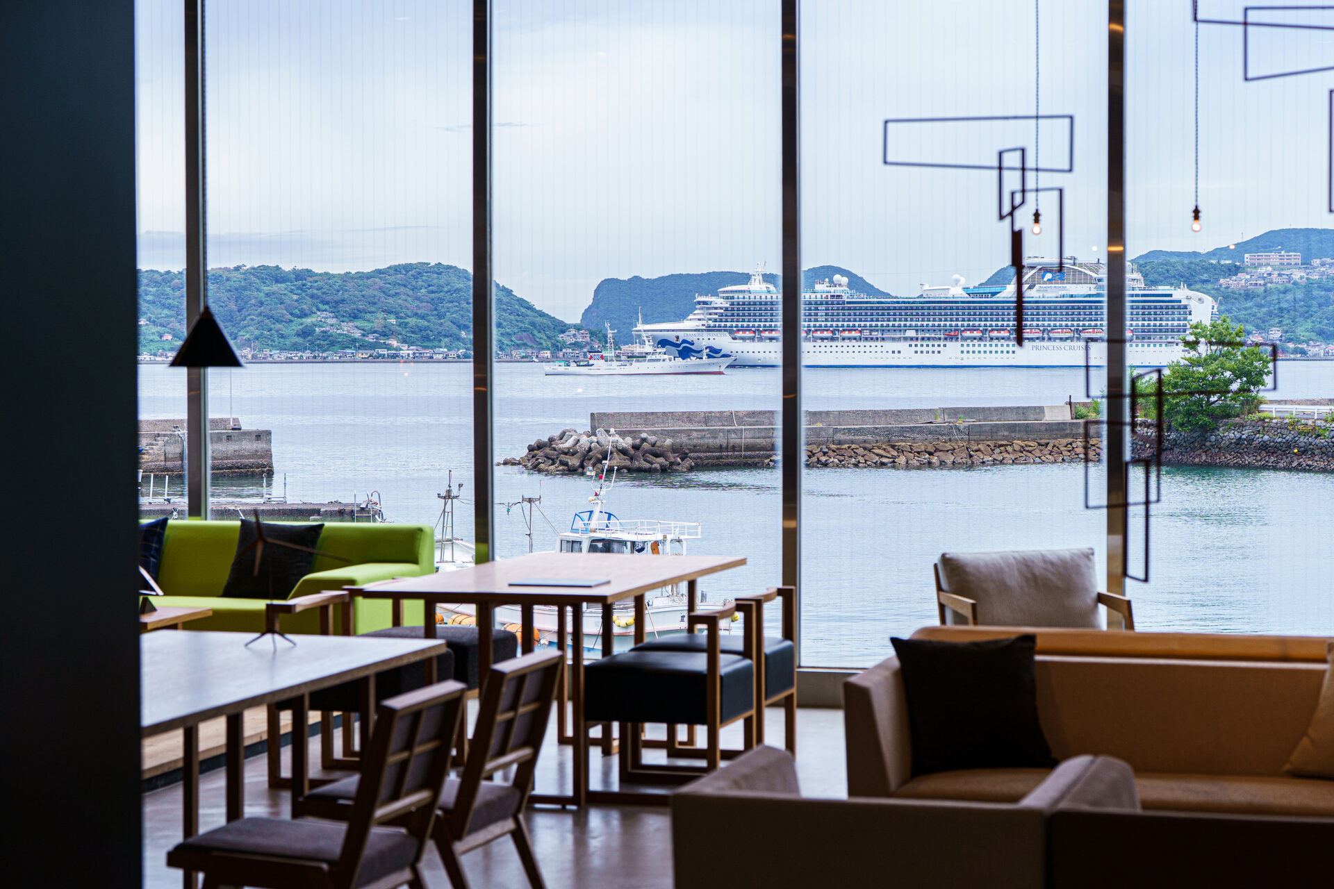 海の見える 家具ショールーム「ASHIMONO」